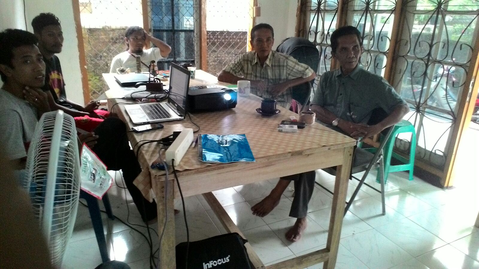 Dikunjungi Oleh KADES Dan CAMAT