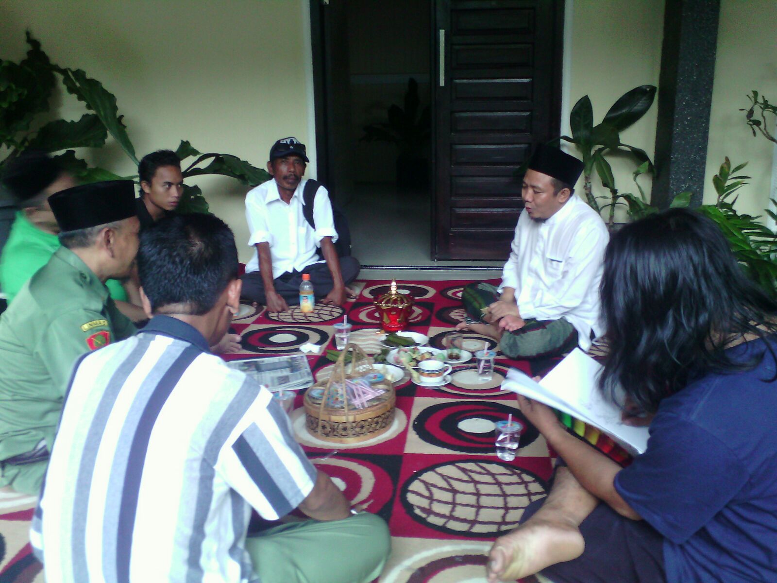 Hujjatul dan Gozali Mengunjungi Pak Najmul